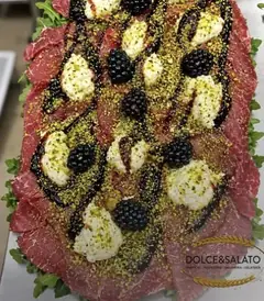 Pinsa con carpaccio